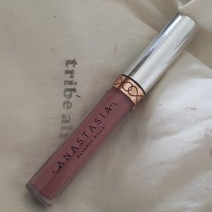 Anastasia Beverly Hills Makeup - Anastasia Beverly Hills Liquid Lipstick in Trouble Anastasia Beverly Hills Makeup - Anastasia Beverly Hills Liquid Lipstick in Trouble